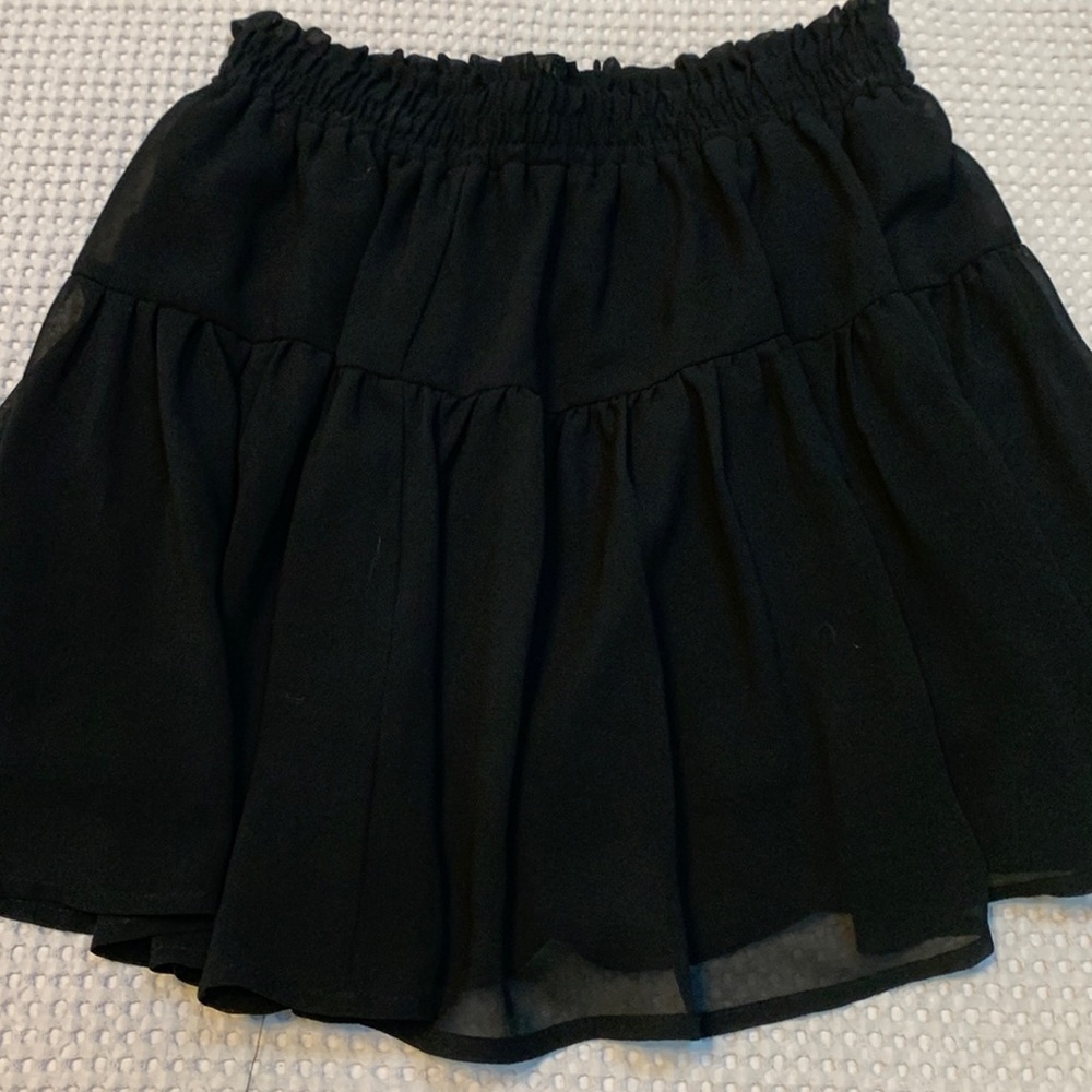 Super cute frilly black skirt